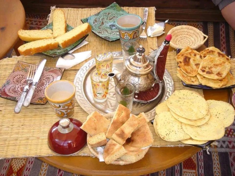 Riad Pizzeria Marhaba Akhendachou n'Ait Ouffi Екстериор снимка
