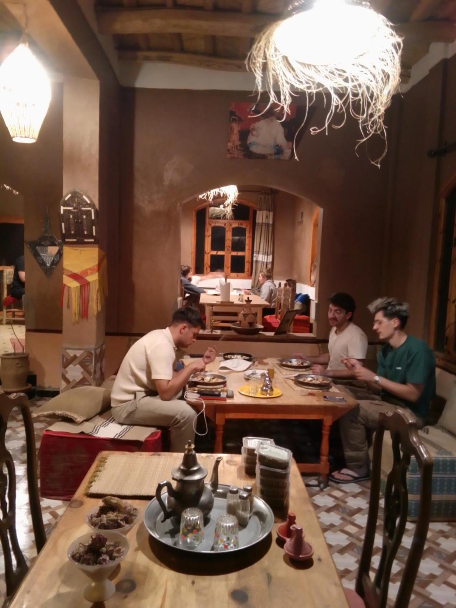 Riad Pizzeria Marhaba Akhendachou n'Ait Ouffi Екстериор снимка